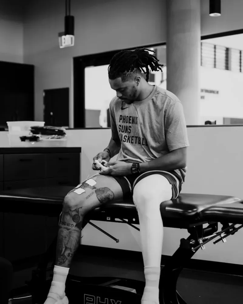 开云体育登录-再见NBA！三次膝盖大伤，如何评价达米恩李的生涯？