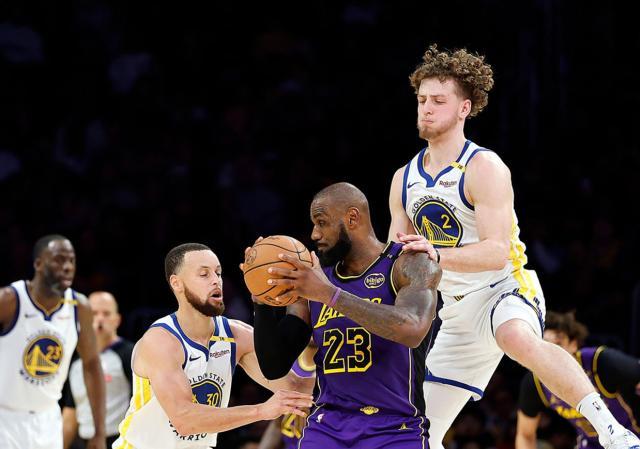 1738909885848094640.jpg 开云体育登录-40岁零38天!詹皇轰42+17+8创神迹超乔丹+扎心库里