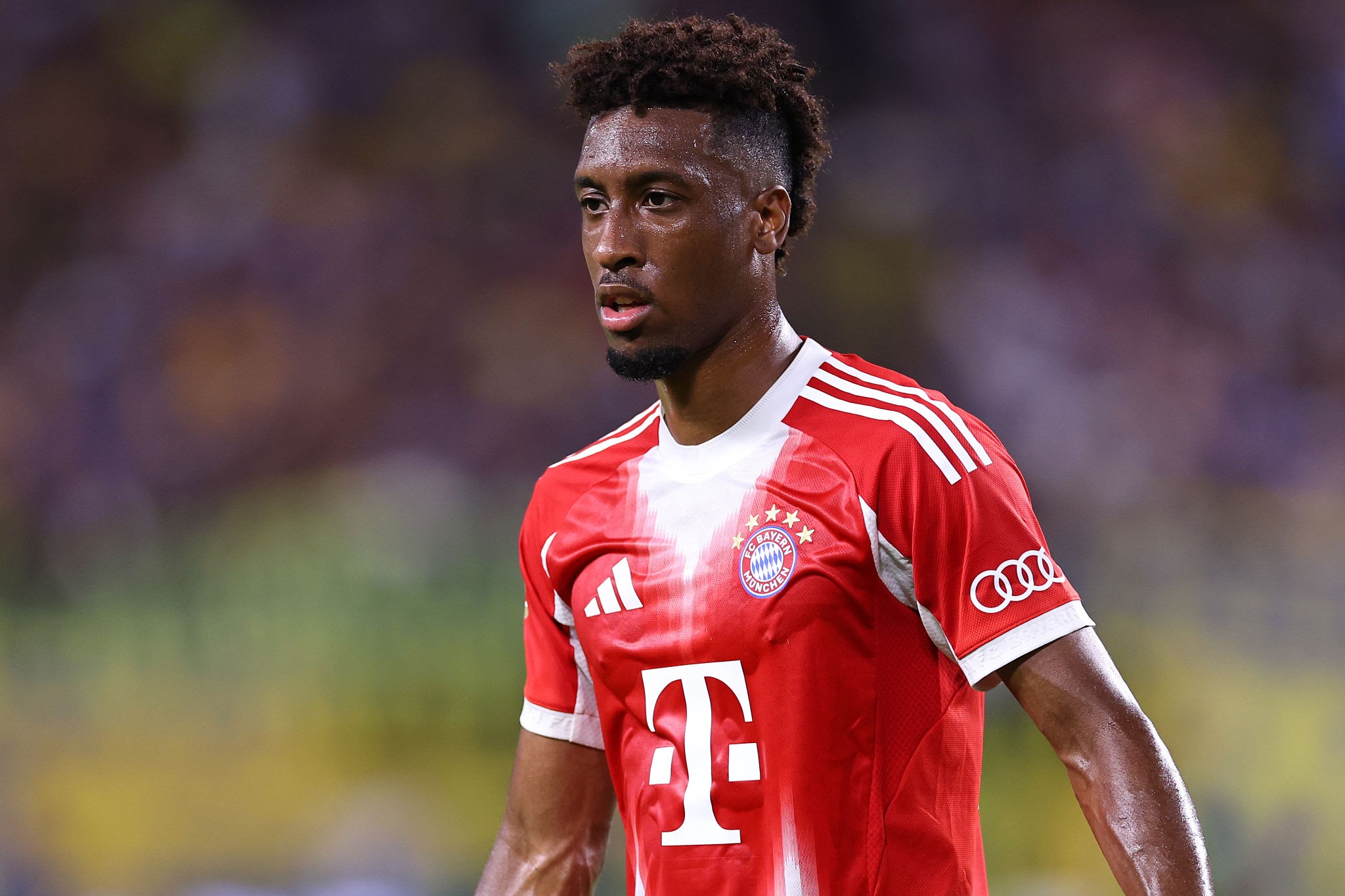 德天空：科曼今日在塞贝纳大街与队友告别，但不会参加训练