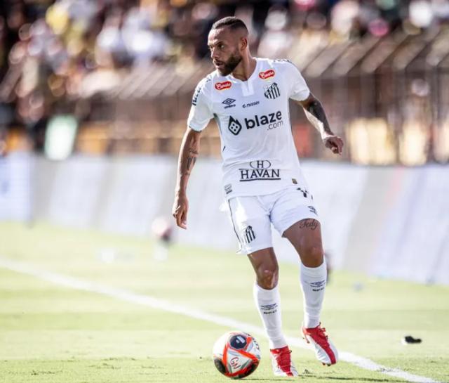 开云体育入口-天天乘直升机去训练？费用太高 内马尔也承受不了！