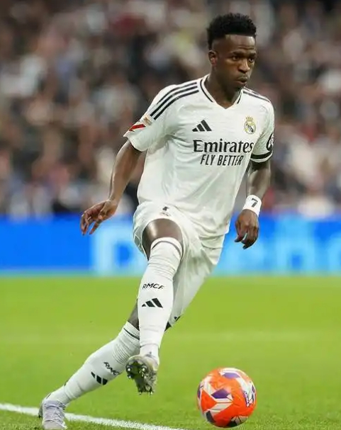 开云体育登录-强挖当世第二人！皇马太豪横，总价5亿欧元，两大巨星成筹码|哈兰德|基利安·姆巴佩|维尼修斯|老佛爷|埃尔林-哈兰德_新浪体育_新浪新闻