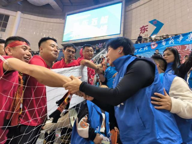 “河北五超”辛集球迷王明辉：车轮丈量热爱 热血点亮看台