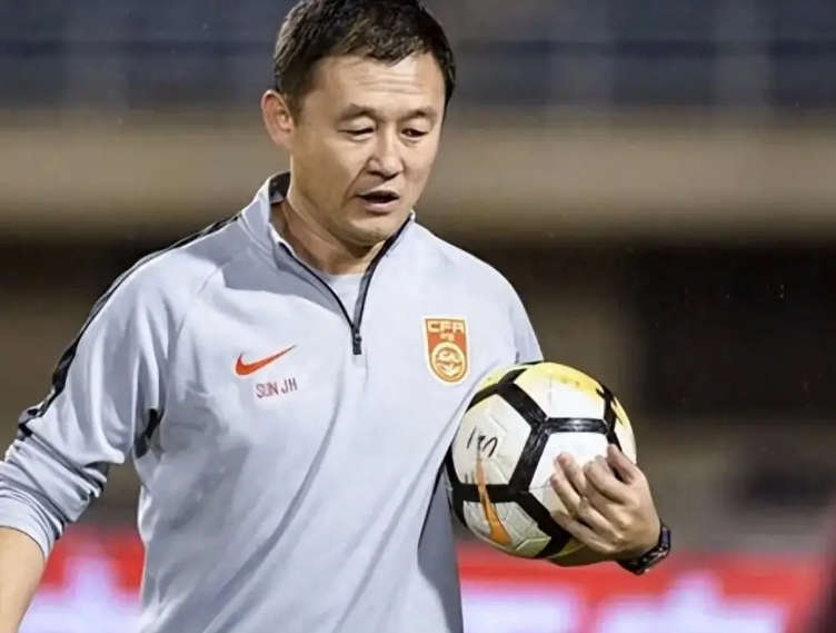 开云体育官网-孙继海遭暴击!足协发布青训改制意见,取消长约,天价赔偿金作古