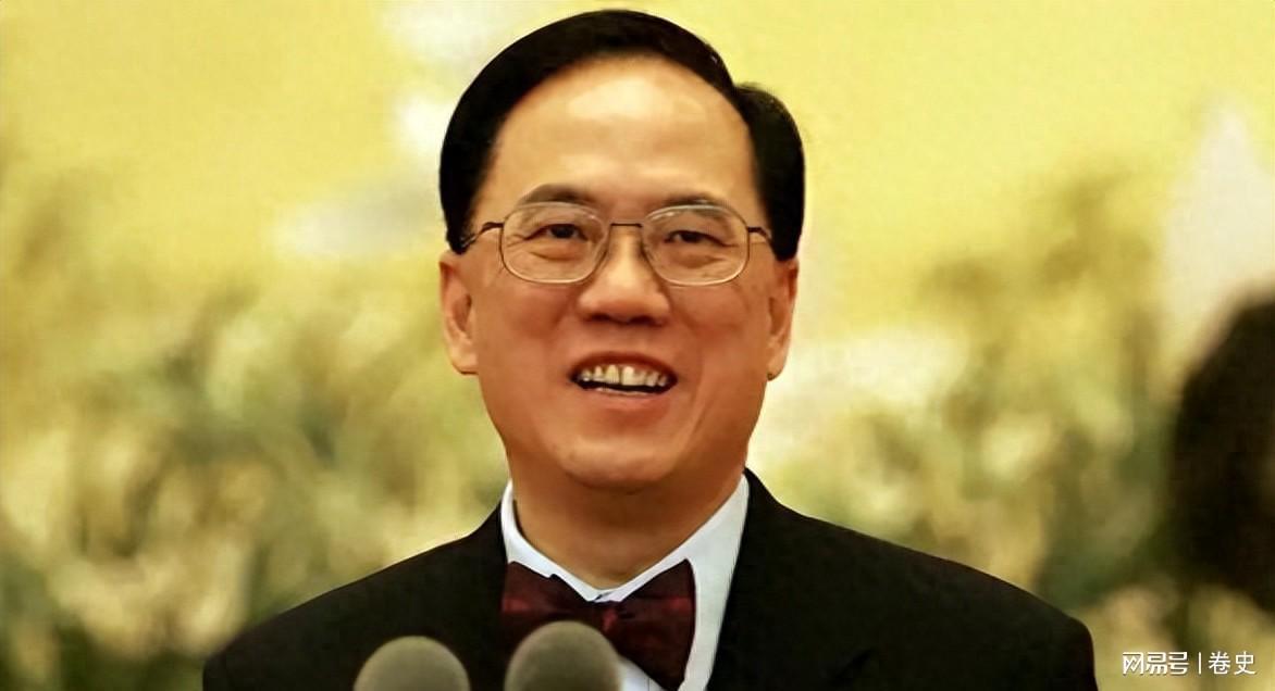 开云体育官网-“治港败类”曾荫权：治理香港7年，为何却在卸任后，获刑20个月