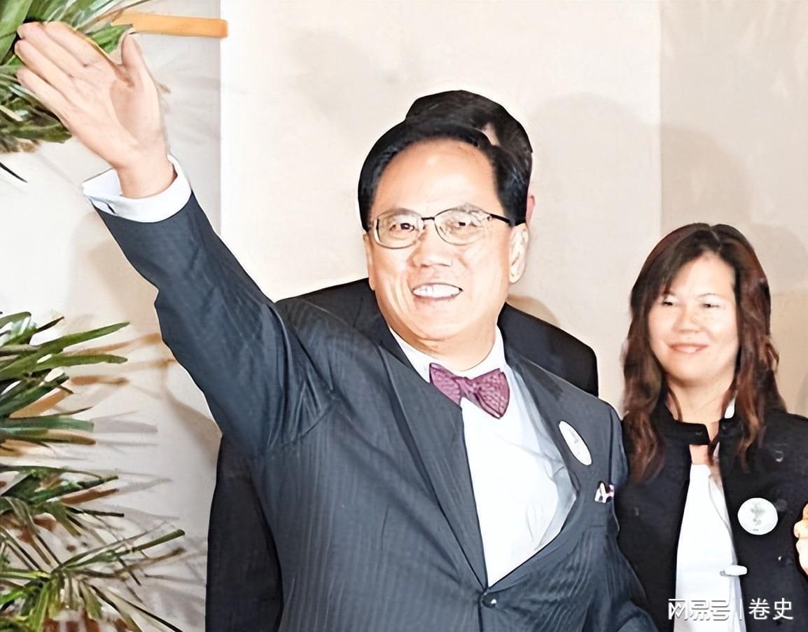 开云体育官网-“治港败类”曾荫权：治理香港7年，为何却在卸任后，获刑20个月